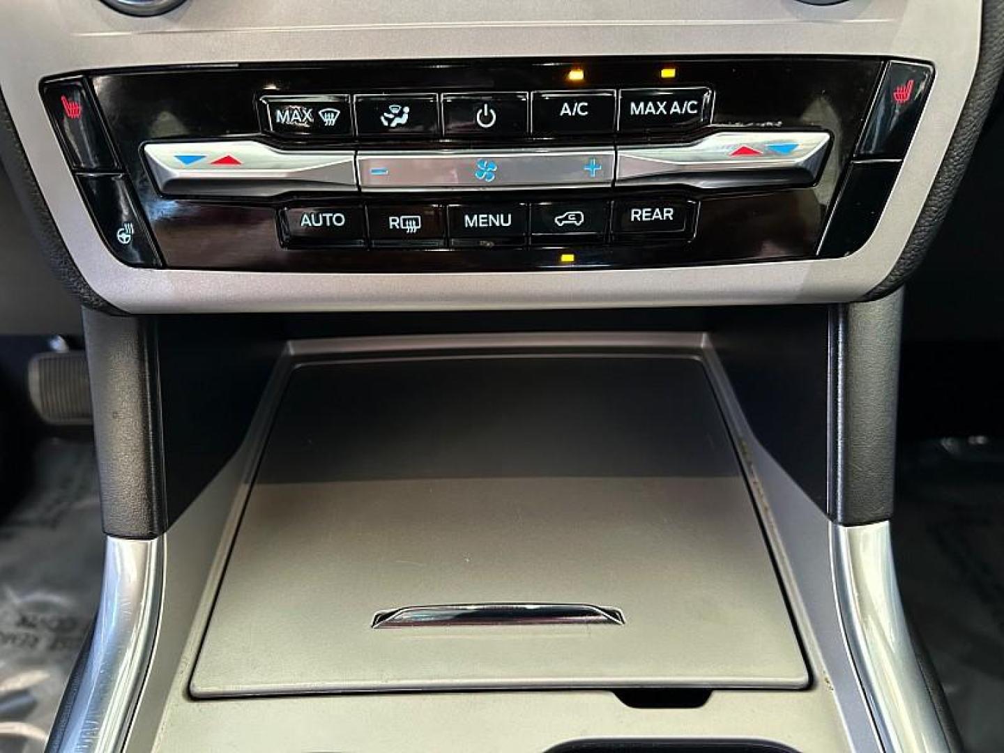 2024 BLACK Ford Explorer (1FMSK7DH1RG) with an 4-Cyl EcoBoost Turbo 2.3 Liter engine, Automatic 10-Spd transmission, located at 412 Auto Vista Drive, Palmdale, 93551, (661) 945-0620, 34.592636, -118.136681 - Photo#21