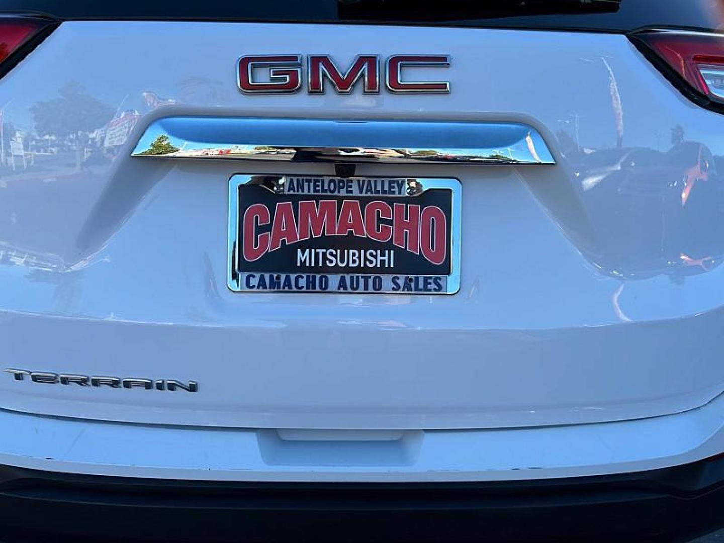 2024 WHITE GMC Terrain (3GKALMEG7RL) with an 4-Cyl Turbo 1.5 Liter engine, Automatic 9-Spd transmission, located at 412 Auto Vista Drive, Palmdale, 93551, (661) 945-0620, 34.592636, -118.136681 - Photo#11