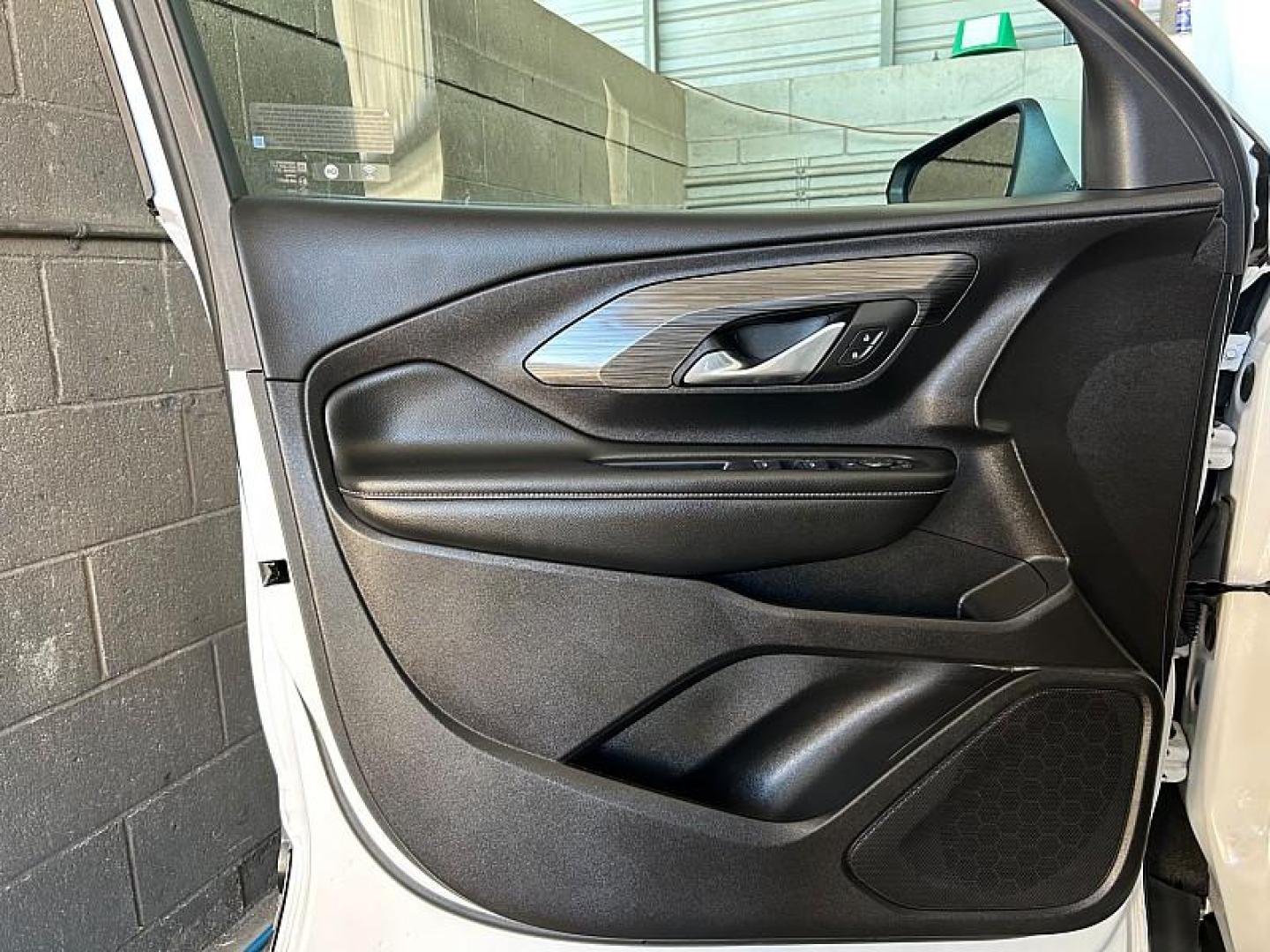 2024 WHITE GMC Terrain (3GKALMEG7RL) with an 4-Cyl Turbo 1.5 Liter engine, Automatic 9-Spd transmission, located at 412 Auto Vista Drive, Palmdale, 93551, (661) 945-0620, 34.592636, -118.136681 - Photo#16