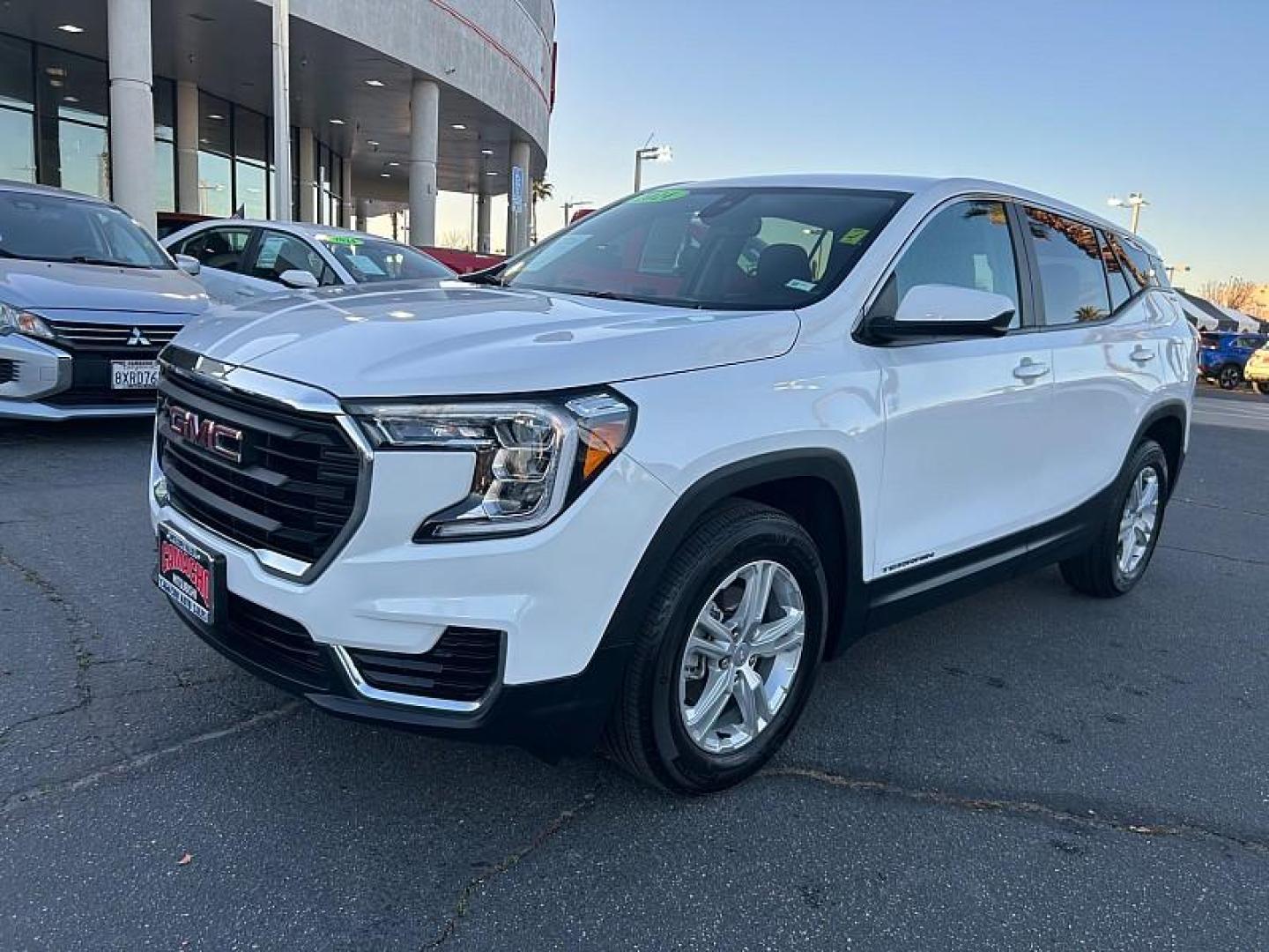 2024 WHITE GMC Terrain (3GKALMEG0RL) with an 4-Cyl Turbo 1.5 Liter engine, Automatic 9-Spd transmission, located at 412 Auto Vista Drive, Palmdale, 93551, (661) 945-0620, 34.592636, -118.136681 - Photo#3
