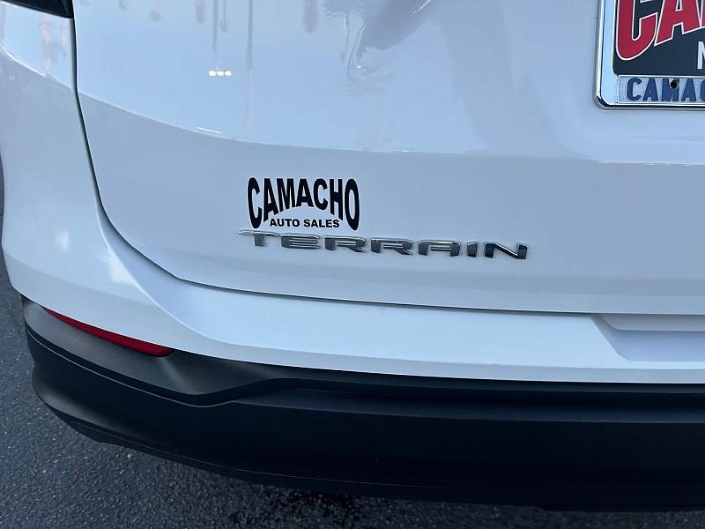 2024 WHITE GMC Terrain (3GKALMEG0RL) with an 4-Cyl Turbo 1.5 Liter engine, Automatic 9-Spd transmission, located at 412 Auto Vista Drive, Palmdale, 93551, (661) 945-0620, 34.592636, -118.136681 - Photo#16