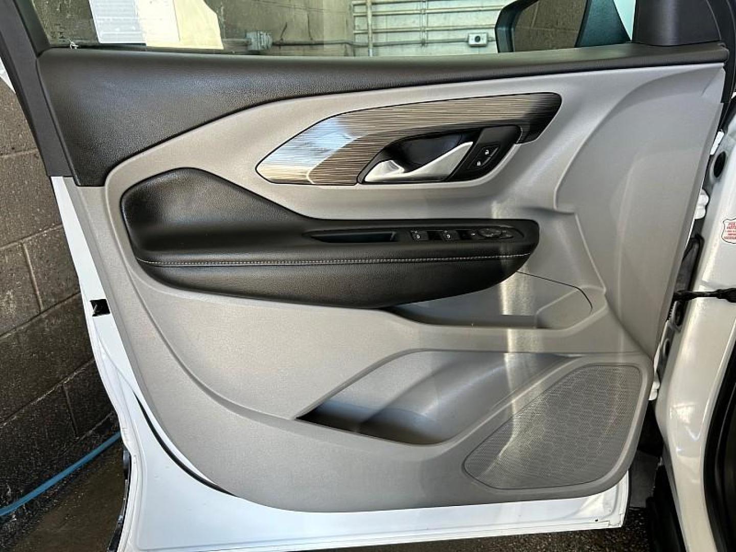 2024 WHITE GMC Terrain (3GKALMEG8RL) with an 4-Cyl Turbo 1.5 Liter engine, Automatic 9-Spd transmission, located at 412 Auto Vista Drive, Palmdale, 93551, (661) 945-0620, 34.592636, -118.136681- Photo#17
