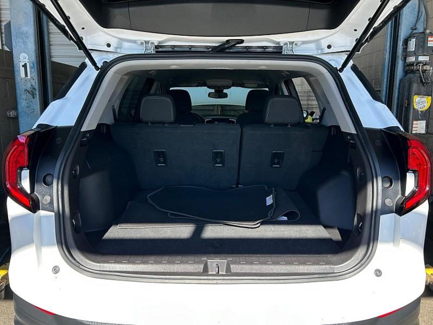 2024 WHITE GMC Terrain (3GKALMEG8RL) with an 4-Cyl Turbo 1.5 Liter engine, Automatic 9-Spd transmission, located at 412 Auto Vista Drive, Palmdale, 93551, (661) 945-0620, 34.592636, -118.136681- Photo#27