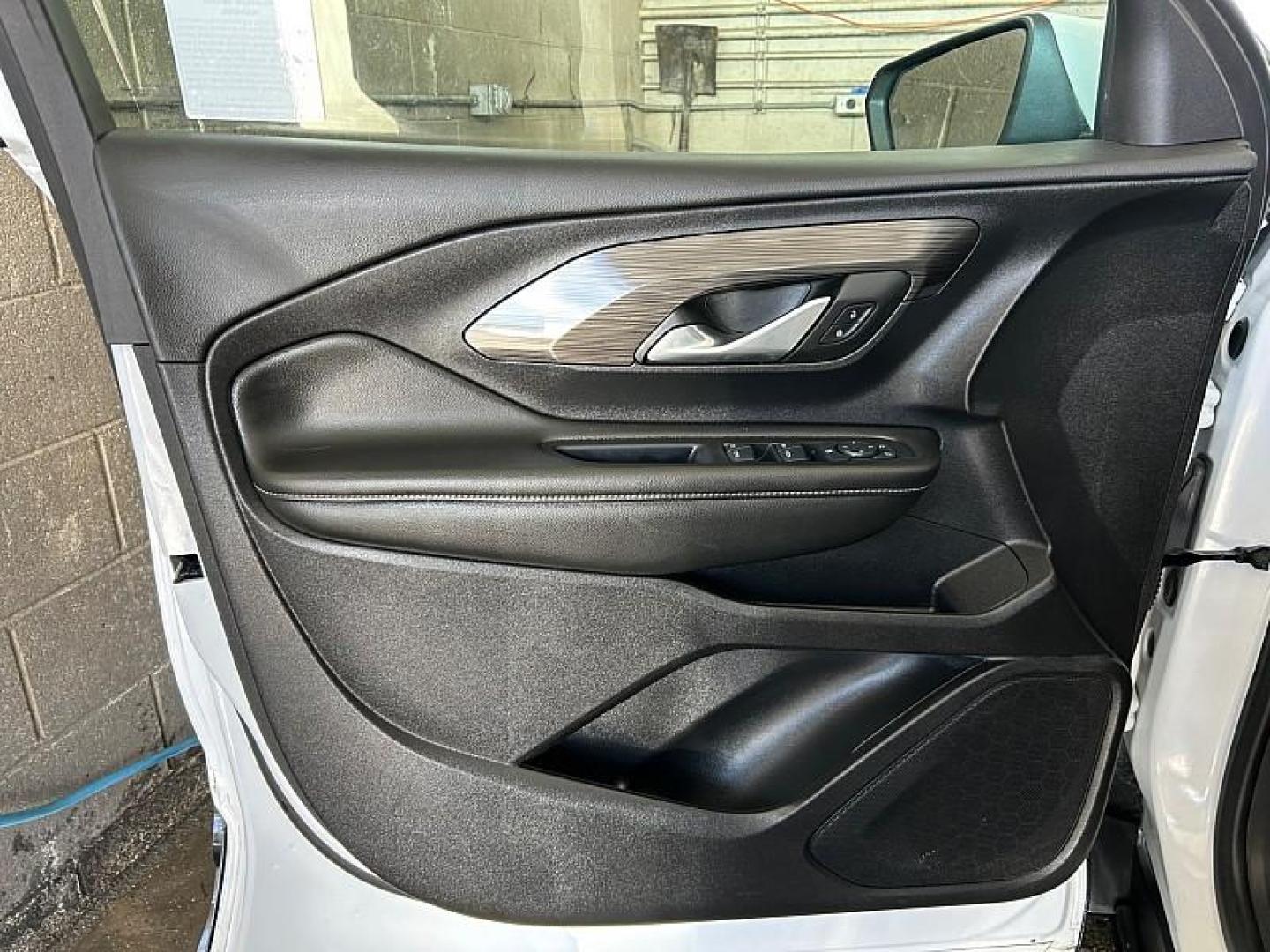 2024 WHITE GMC Terrain (3GKALMEG2RL) with an 4-Cyl Turbo 1.5 Liter engine, Automatic 9-Spd transmission, located at 412 Auto Vista Drive, Palmdale, 93551, (661) 945-0620, 34.592636, -118.136681 - Photo#10