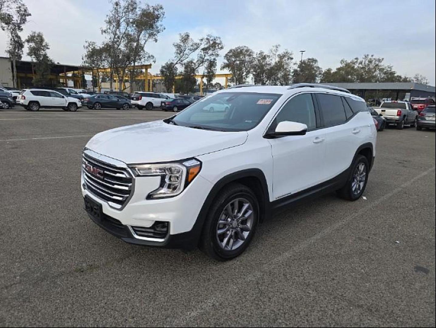 2024 WHITE GMC Terrain (3GKALVEG4RL) with an 4-Cyl Turbo 1.5 Liter engine, Automatic 9-Spd transmission, located at 412 Auto Vista Drive, Palmdale, 93551, (661) 945-0620, 34.592636, -118.136681 - Photo#2