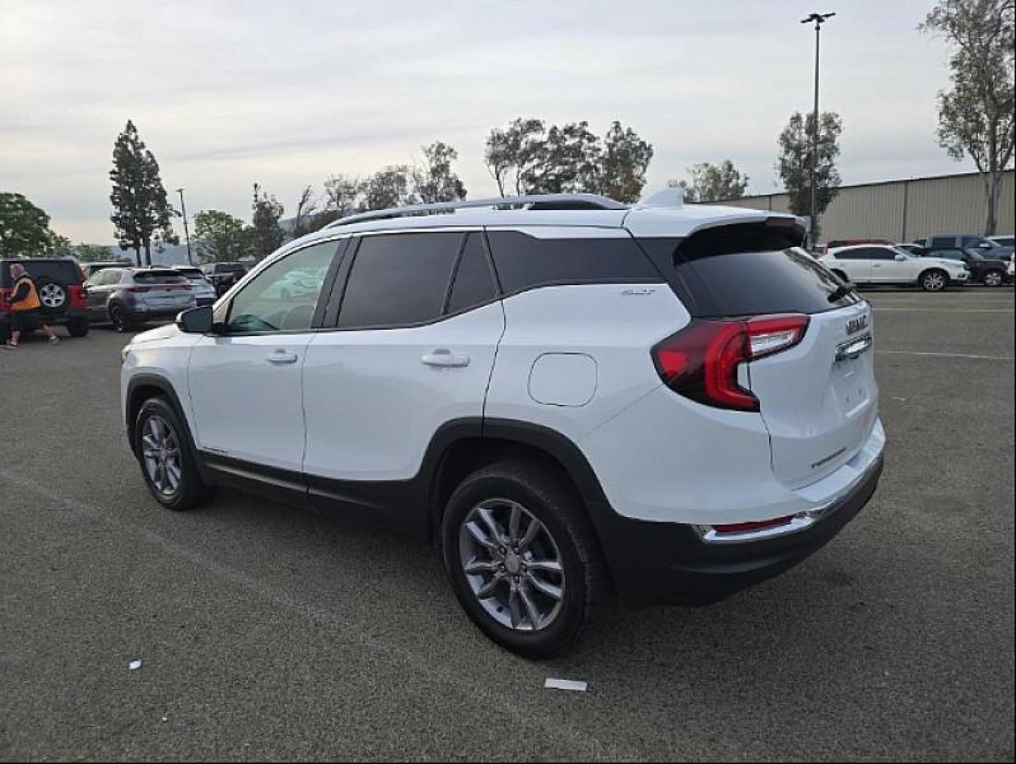 2024 WHITE GMC Terrain (3GKALVEG4RL) with an 4-Cyl Turbo 1.5 Liter engine, Automatic 9-Spd transmission, located at 412 Auto Vista Drive, Palmdale, 93551, (661) 945-0620, 34.592636, -118.136681 - Photo#3