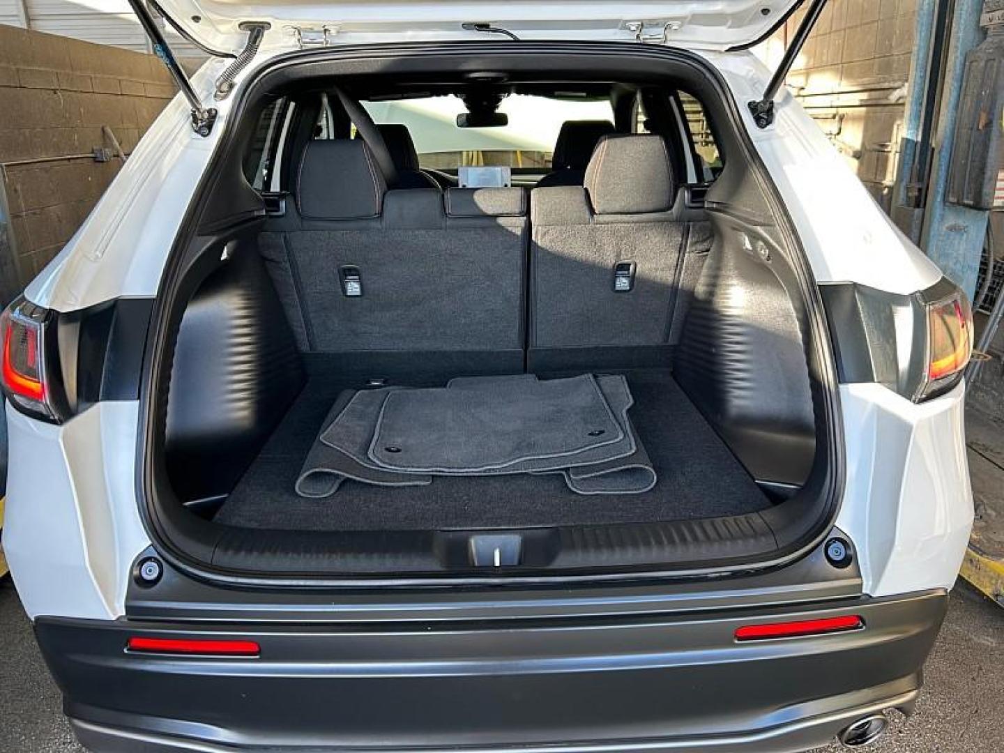 2024 WHITE Honda HR-V (3CZRZ2H5XRM) with an 4-Cyl 2.0 Liter engine, Automatic CVT transmission, located at 412 Auto Vista Drive, Palmdale, 93551, (661) 945-0620, 34.592636, -118.136681 - Photo#30