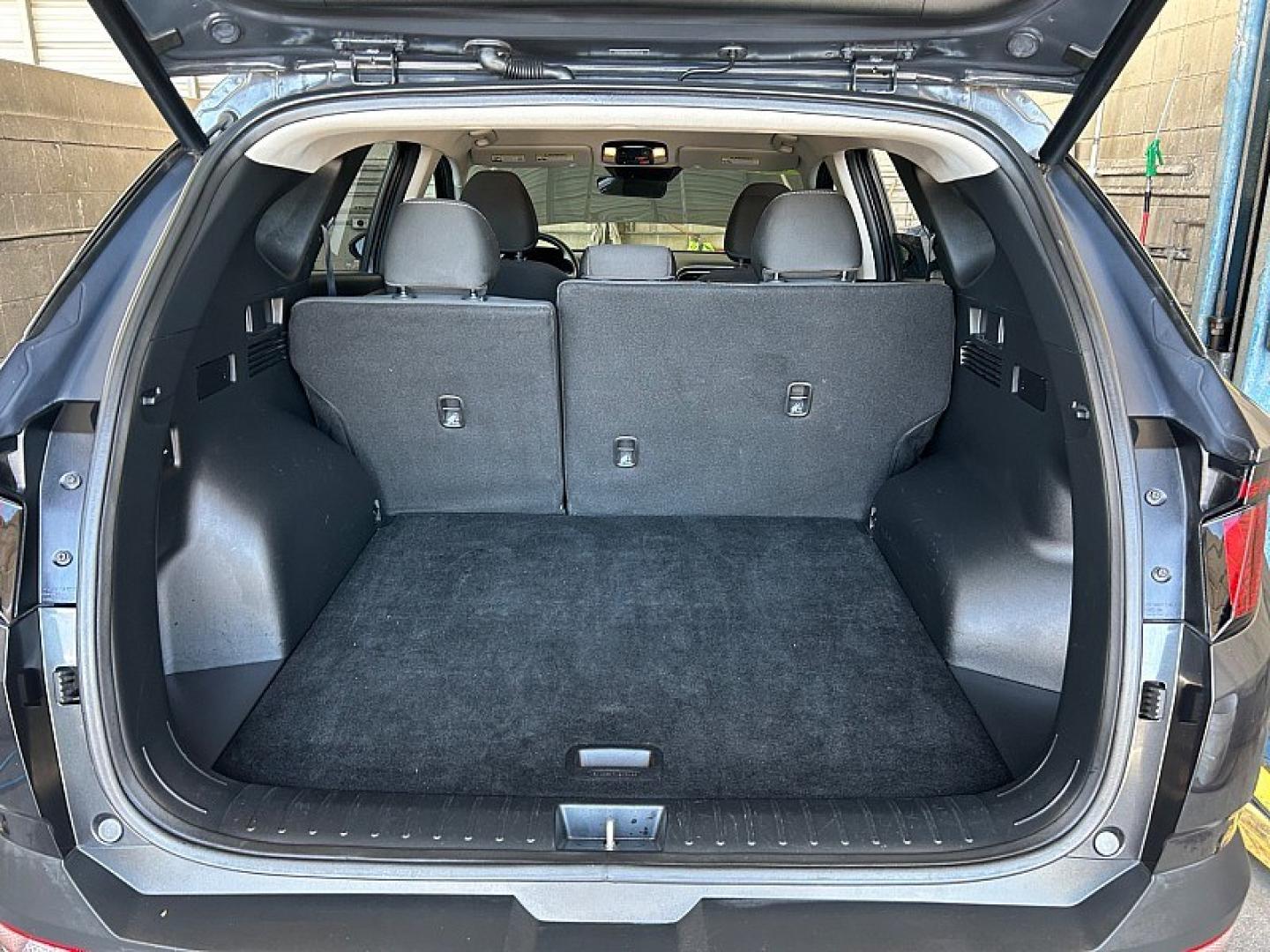 2024 Gray Hyundai Tucson (5NMJB3DEXRH) with an 4-Cyl 2.5 Liter engine, Automatic 8-Spd transmission, located at 412 Auto Vista Drive, Palmdale, 93551, (661) 945-0620, 34.592636, -118.136681 - Photo#27