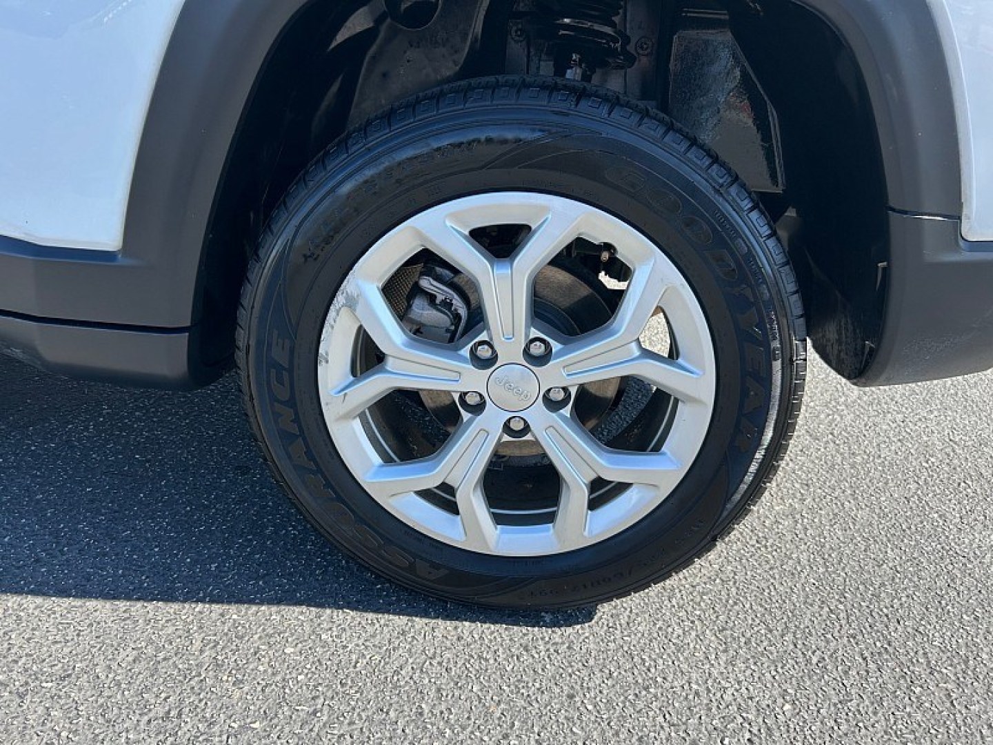 2024 White Jeep Compass (3C4NJDBN8RT) with an 4-Cyl Turbo 2.0 Liter engine, Automatic 8-Spd transmission, located at 412 Auto Vista Drive, Palmdale, 93551, (661) 945-0620, 34.592636, -118.136681- Photo#8