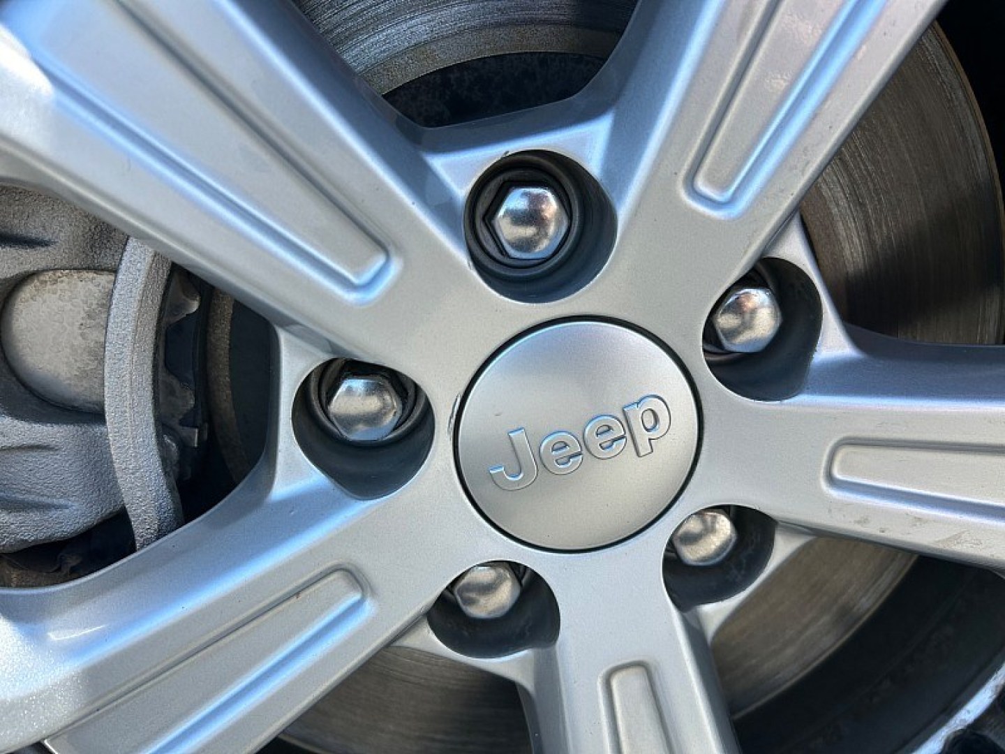 2024 White Jeep Compass (3C4NJDBN8RT) with an 4-Cyl Turbo 2.0 Liter engine, Automatic 8-Spd transmission, located at 412 Auto Vista Drive, Palmdale, 93551, (661) 945-0620, 34.592636, -118.136681- Photo#10