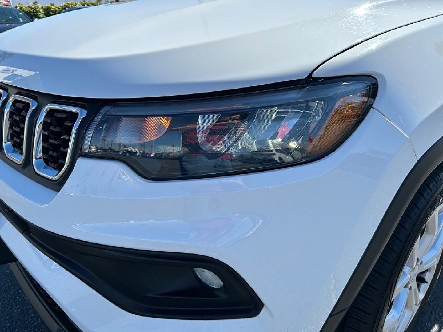 2024 White Jeep Compass (3C4NJDBN8RT) with an 4-Cyl Turbo 2.0 Liter engine, Automatic 8-Spd transmission, located at 412 Auto Vista Drive, Palmdale, 93551, (661) 945-0620, 34.592636, -118.136681- Photo#12