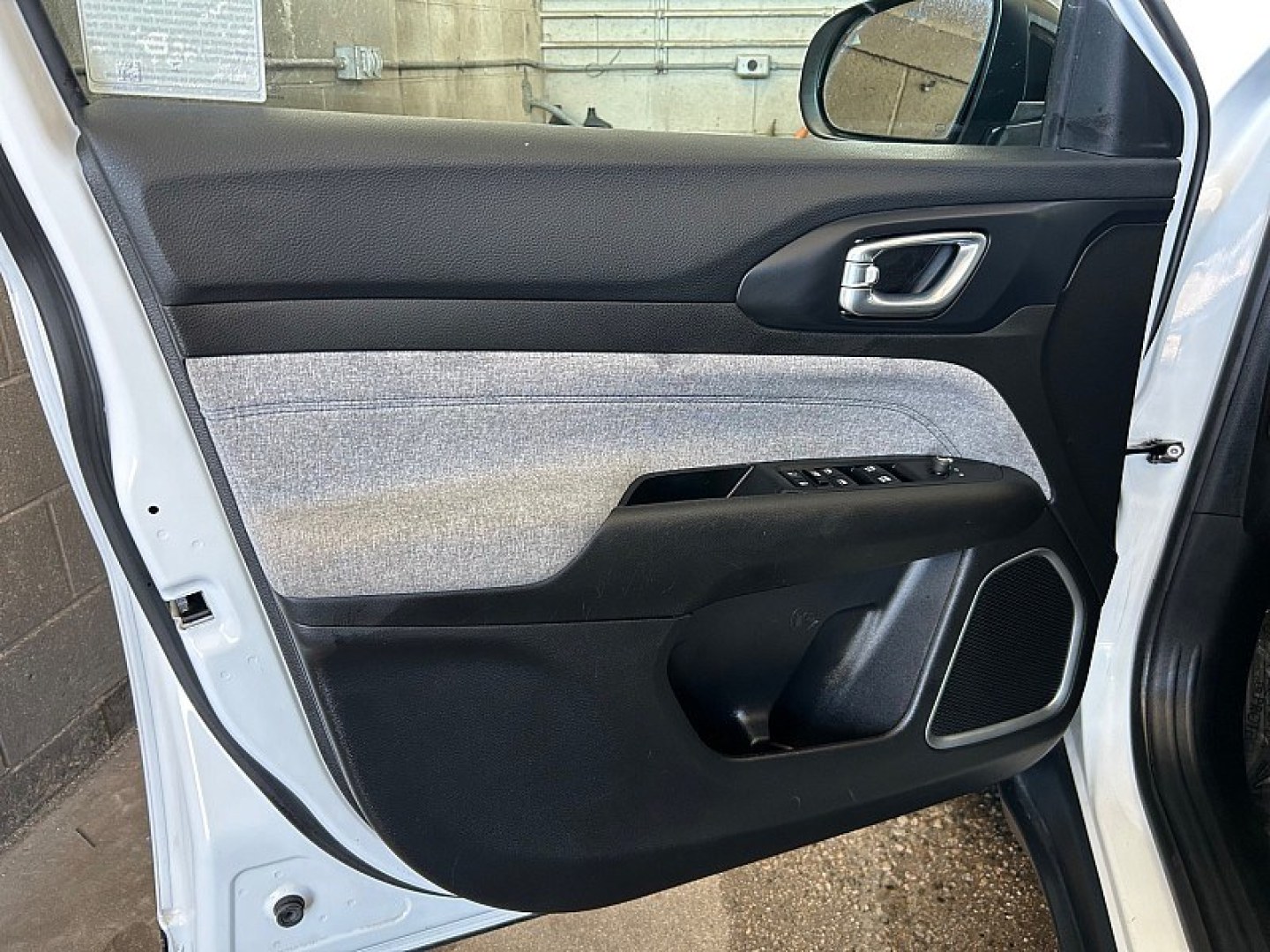 2024 White Jeep Compass (3C4NJDBN8RT) with an 4-Cyl Turbo 2.0 Liter engine, Automatic 8-Spd transmission, located at 412 Auto Vista Drive, Palmdale, 93551, (661) 945-0620, 34.592636, -118.136681- Photo#16