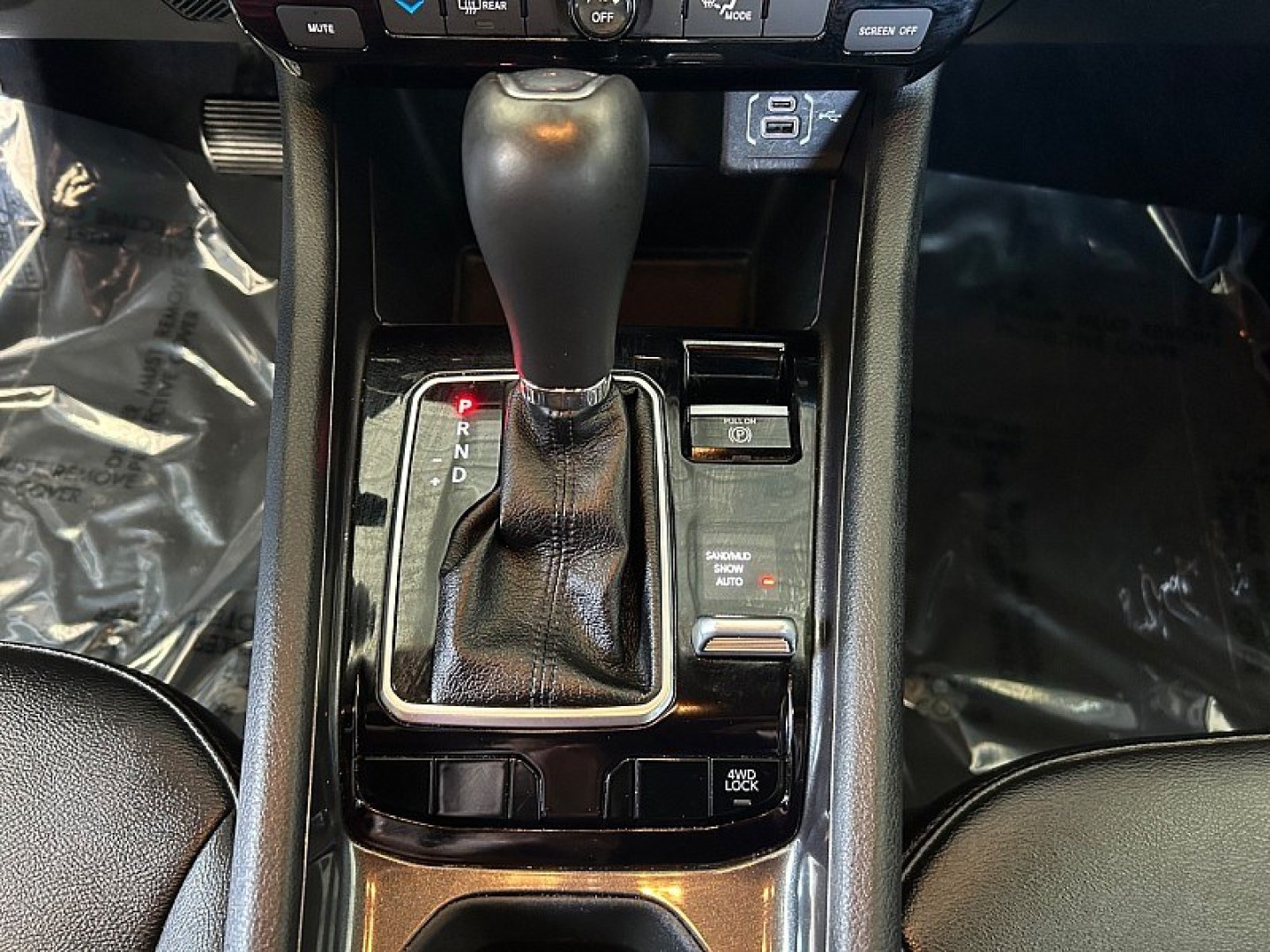2024 White Jeep Compass (3C4NJDBN8RT) with an 4-Cyl Turbo 2.0 Liter engine, Automatic 8-Spd transmission, located at 412 Auto Vista Drive, Palmdale, 93551, (661) 945-0620, 34.592636, -118.136681- Photo#18