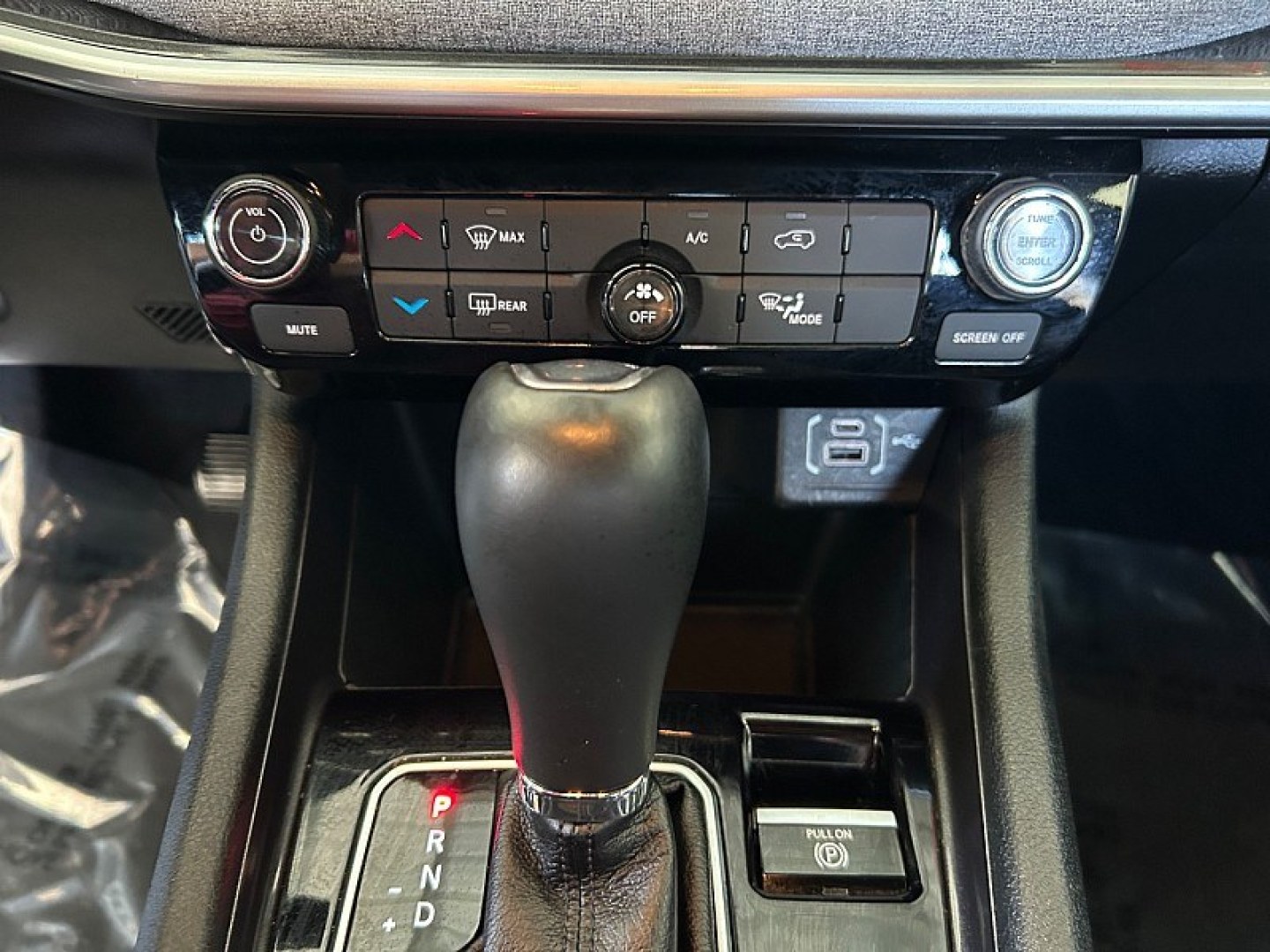 2024 White Jeep Compass (3C4NJDBN8RT) with an 4-Cyl Turbo 2.0 Liter engine, Automatic 8-Spd transmission, located at 412 Auto Vista Drive, Palmdale, 93551, (661) 945-0620, 34.592636, -118.136681- Photo#19