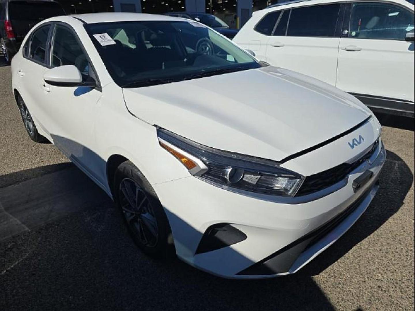 2024 WHITE Kia Forte (3KPF24AD6RE) with an 4-Cyl 2.0 Liter engine, Automatic IVT transmission, located at 412 Auto Vista Drive, Palmdale, 93551, (661) 945-0620, 34.592636, -118.136681 - Photo#1