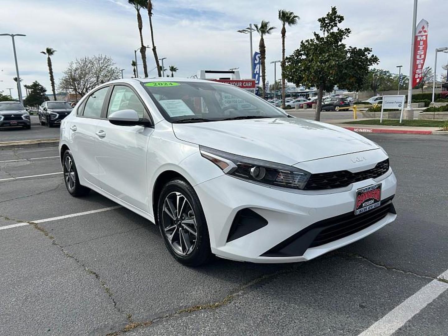 2024 WHITE Kia Forte (3KPF24AD9RE) with an 4-Cyl 2.0 Liter engine, Automatic IVT transmission, located at 412 Auto Vista Drive, Palmdale, 93551, (661) 945-0620, 34.592636, -118.136681- Photo#0