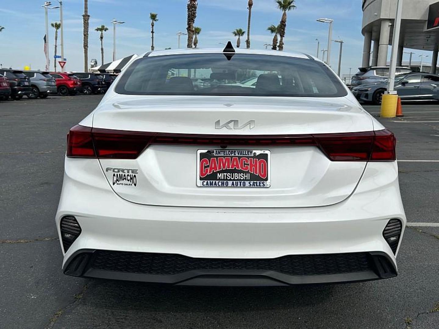 2024 WHITE Kia Forte (3KPF24AD9RE) with an 4-Cyl 2.0 Liter engine, Automatic IVT transmission, located at 412 Auto Vista Drive, Palmdale, 93551, (661) 945-0620, 34.592636, -118.136681- Photo#2