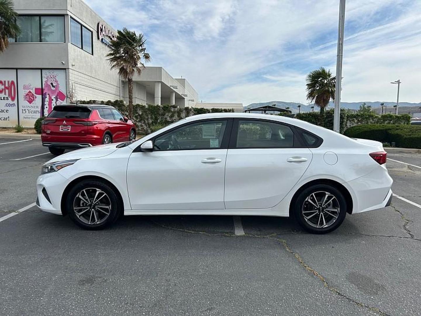 2024 WHITE Kia Forte (3KPF24AD9RE) with an 4-Cyl 2.0 Liter engine, Automatic IVT transmission, located at 412 Auto Vista Drive, Palmdale, 93551, (661) 945-0620, 34.592636, -118.136681- Photo#4