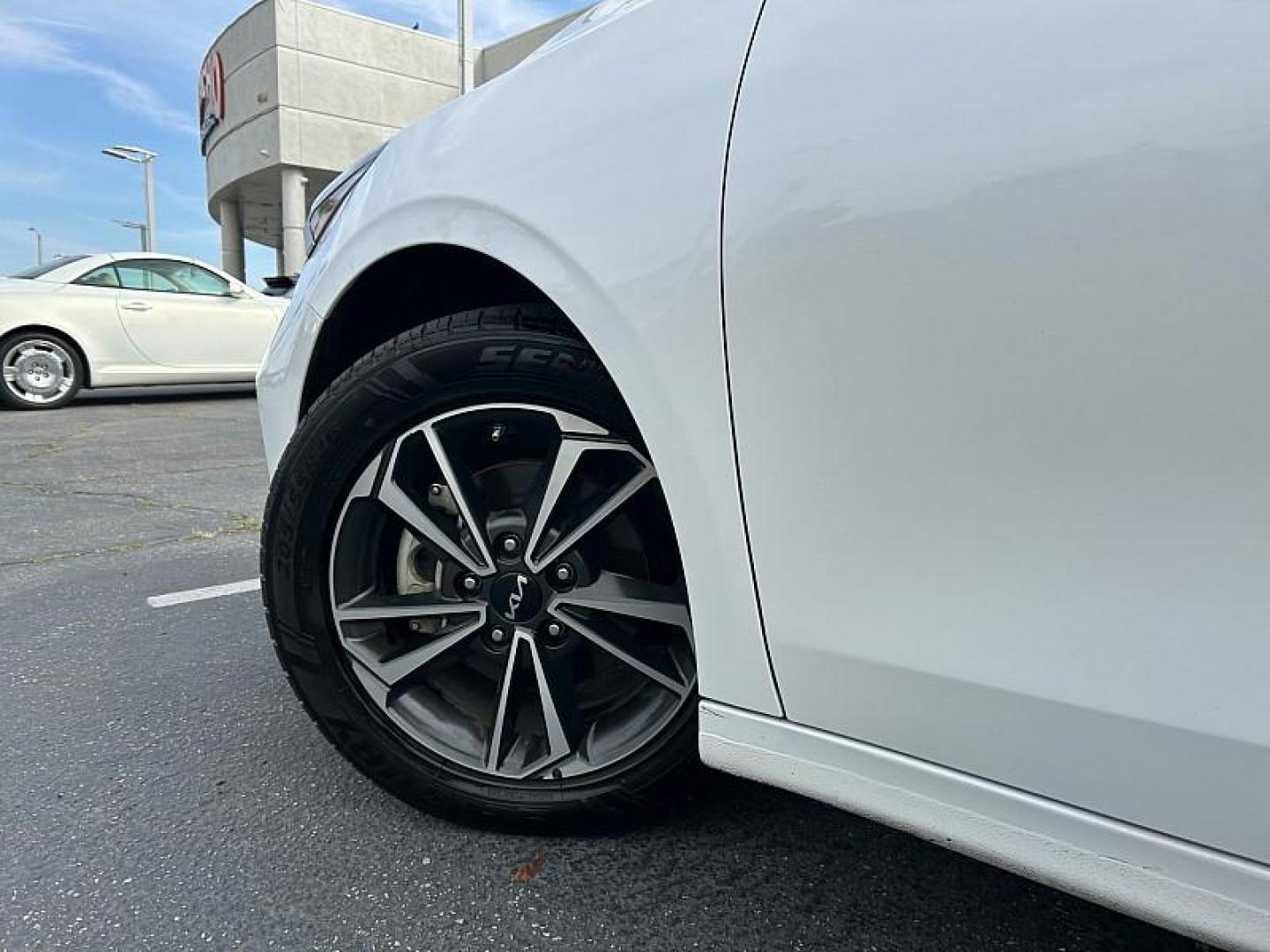 2024 WHITE Kia Forte (3KPF24AD9RE) with an 4-Cyl 2.0 Liter engine, Automatic IVT transmission, located at 412 Auto Vista Drive, Palmdale, 93551, (661) 945-0620, 34.592636, -118.136681- Photo#10