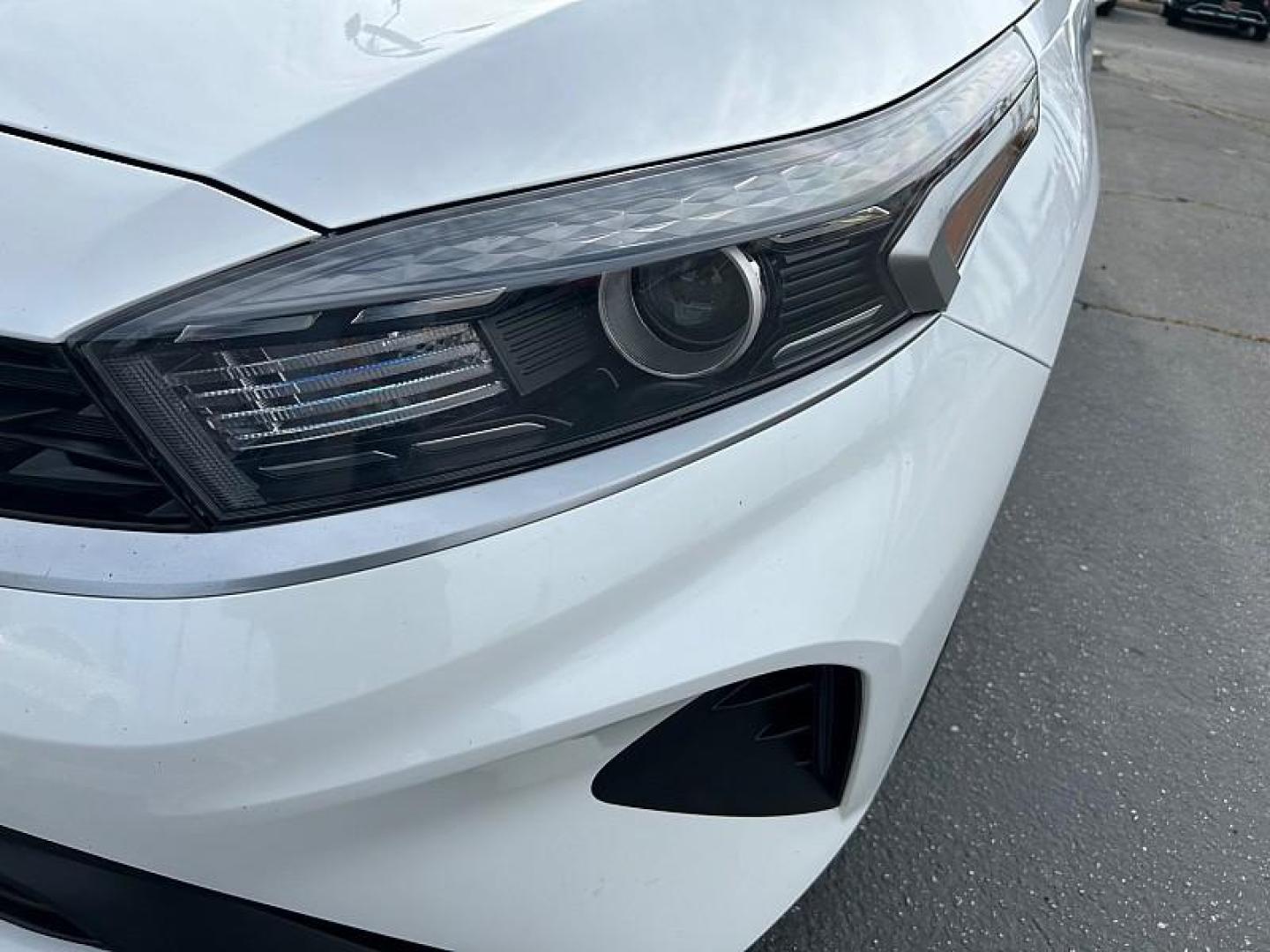 2024 WHITE Kia Forte (3KPF24AD9RE) with an 4-Cyl 2.0 Liter engine, Automatic IVT transmission, located at 412 Auto Vista Drive, Palmdale, 93551, (661) 945-0620, 34.592636, -118.136681- Photo#11