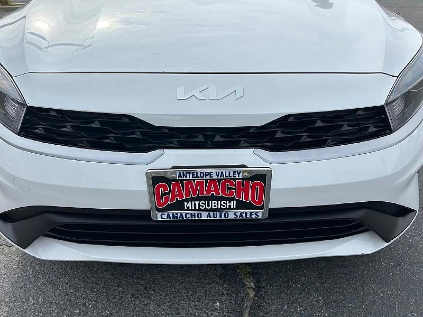 2024 WHITE Kia Forte (3KPF24AD9RE) with an 4-Cyl 2.0 Liter engine, Automatic IVT transmission, located at 412 Auto Vista Drive, Palmdale, 93551, (661) 945-0620, 34.592636, -118.136681- Photo#12