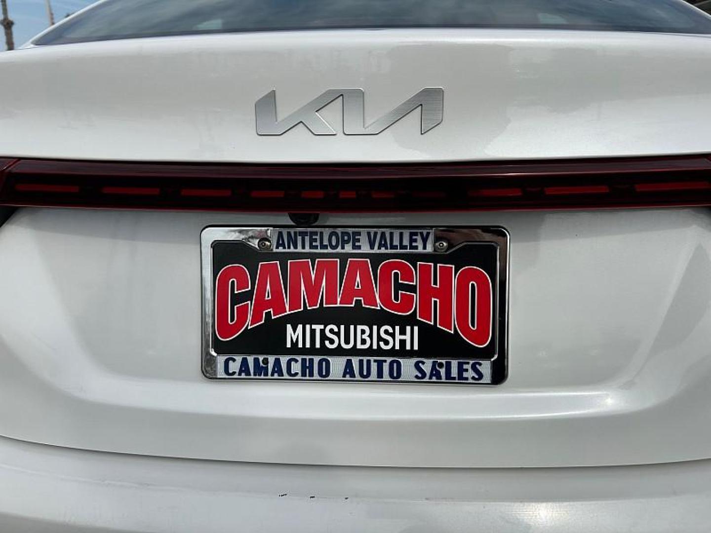 2024 WHITE Kia Forte (3KPF24AD9RE) with an 4-Cyl 2.0 Liter engine, Automatic IVT transmission, located at 412 Auto Vista Drive, Palmdale, 93551, (661) 945-0620, 34.592636, -118.136681- Photo#15