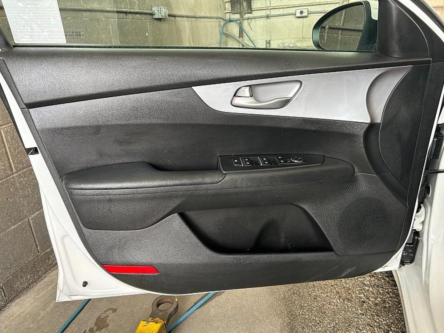2024 WHITE Kia Forte (3KPF24AD9RE) with an 4-Cyl 2.0 Liter engine, Automatic IVT transmission, located at 412 Auto Vista Drive, Palmdale, 93551, (661) 945-0620, 34.592636, -118.136681- Photo#16