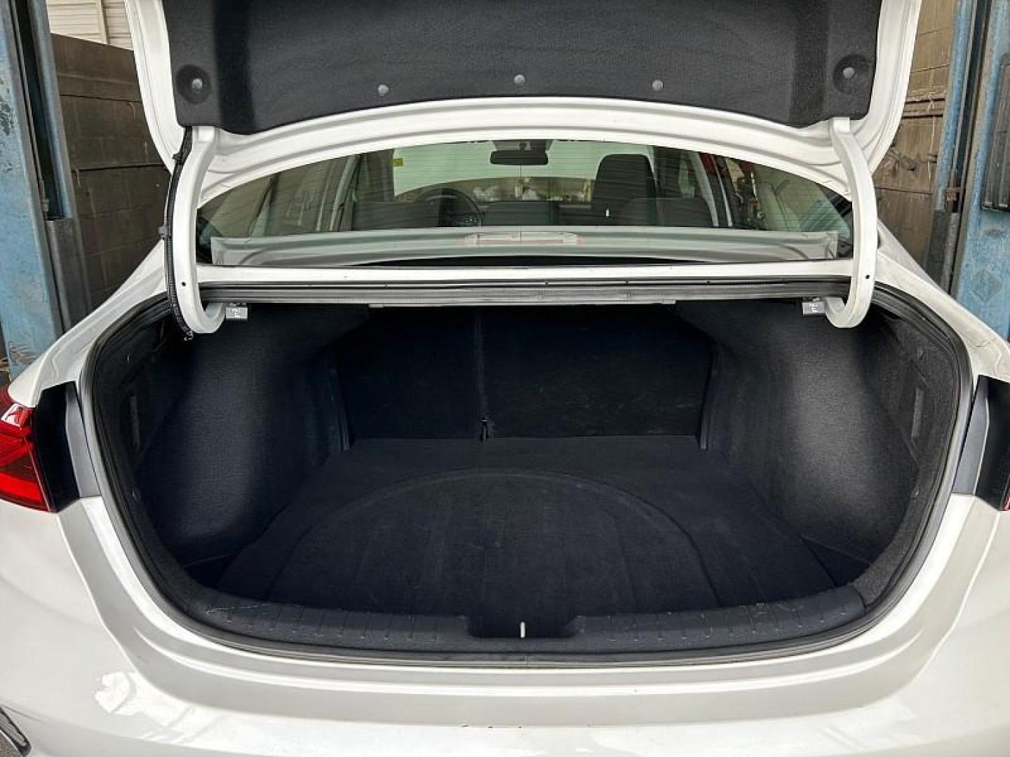 2024 WHITE Kia Forte (3KPF24AD9RE) with an 4-Cyl 2.0 Liter engine, Automatic IVT transmission, located at 412 Auto Vista Drive, Palmdale, 93551, (661) 945-0620, 34.592636, -118.136681- Photo#28