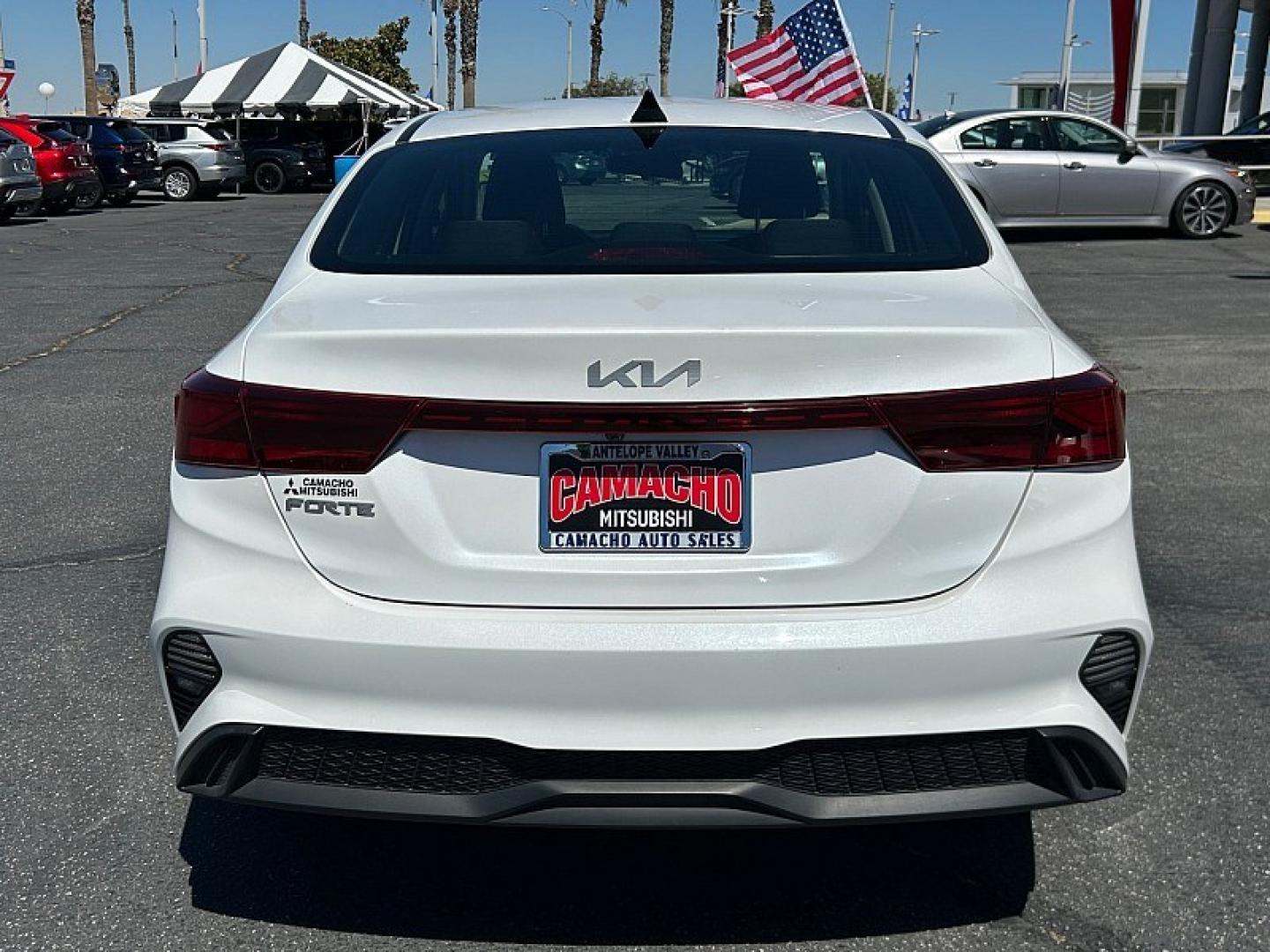 2024 White Kia Forte (3KPF24AD9RE) with an 4-Cyl 2.0 Liter engine, Automatic IVT transmission, located at 412 Auto Vista Drive, Palmdale, 93551, (661) 945-0620, 34.592636, -118.136681- Photo#5