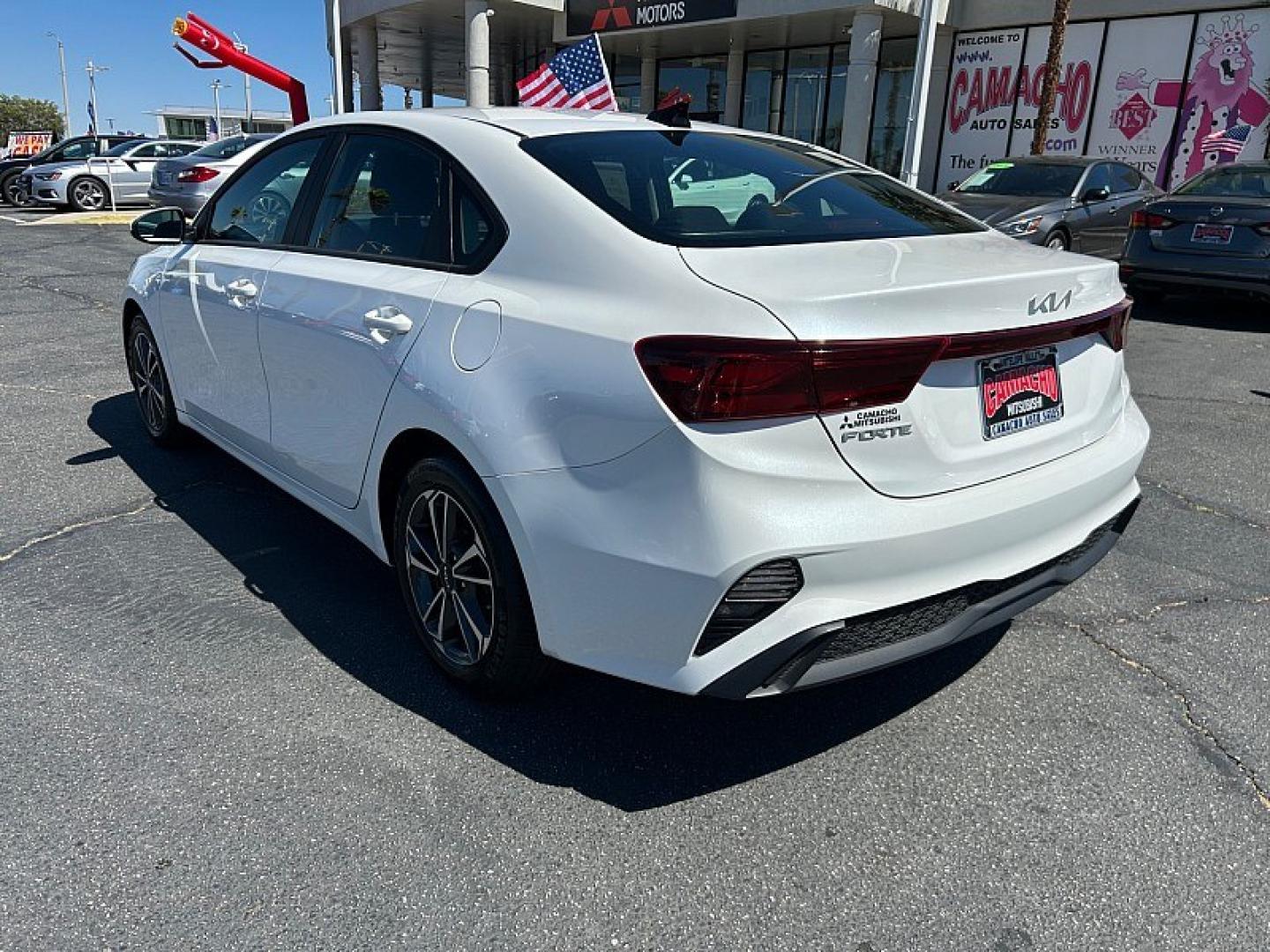2024 White Kia Forte (3KPF24AD9RE) with an 4-Cyl 2.0 Liter engine, Automatic IVT transmission, located at 412 Auto Vista Drive, Palmdale, 93551, (661) 945-0620, 34.592636, -118.136681- Photo#6