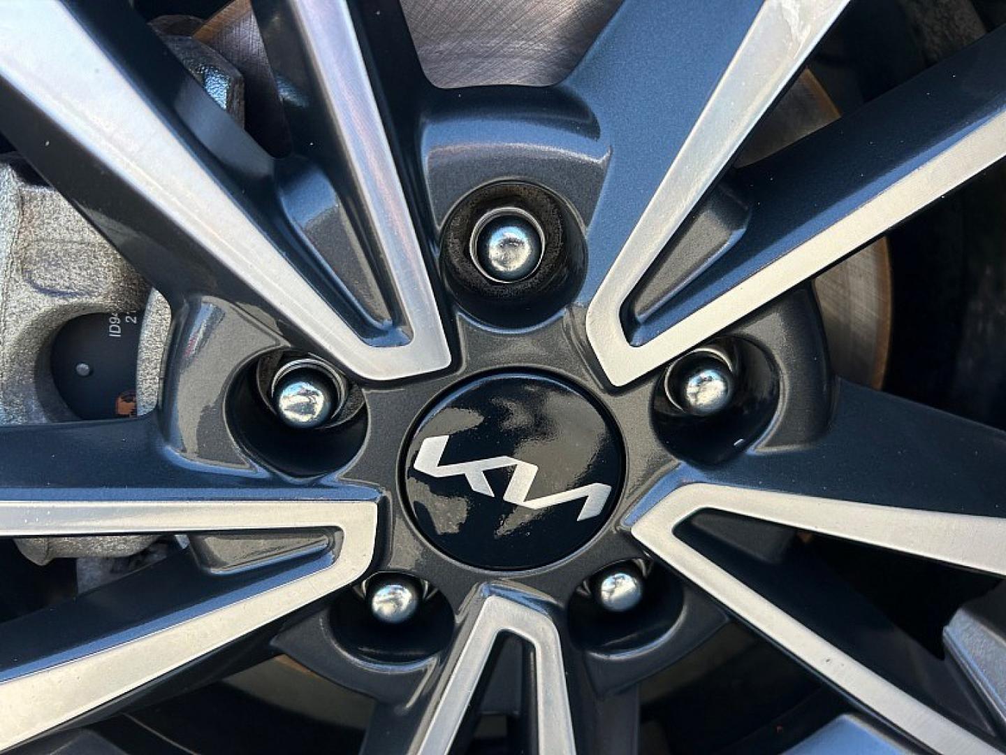 2024 White Kia Forte (3KPF24AD9RE) with an 4-Cyl 2.0 Liter engine, Automatic IVT transmission, located at 412 Auto Vista Drive, Palmdale, 93551, (661) 945-0620, 34.592636, -118.136681- Photo#9