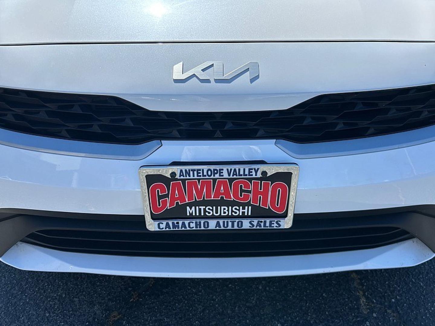 2024 White Kia Forte (3KPF24AD9RE) with an 4-Cyl 2.0 Liter engine, Automatic IVT transmission, located at 412 Auto Vista Drive, Palmdale, 93551, (661) 945-0620, 34.592636, -118.136681- Photo#12