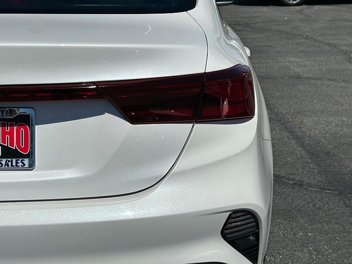 2024 White Kia Forte (3KPF24AD9RE) with an 4-Cyl 2.0 Liter engine, Automatic IVT transmission, located at 412 Auto Vista Drive, Palmdale, 93551, (661) 945-0620, 34.592636, -118.136681- Photo#14