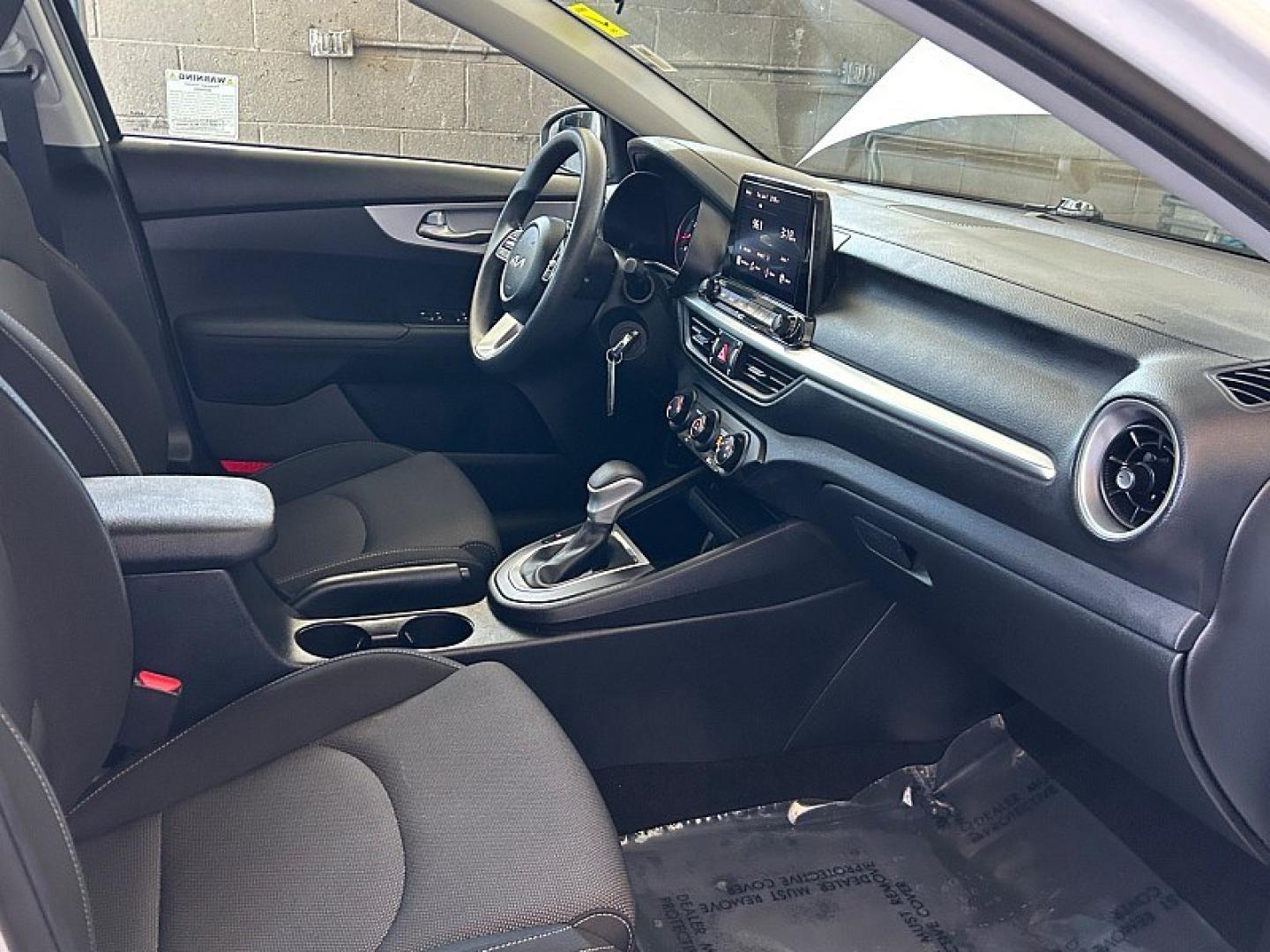2024 White Kia Forte (3KPF24AD9RE) with an 4-Cyl 2.0 Liter engine, Automatic IVT transmission, located at 412 Auto Vista Drive, Palmdale, 93551, (661) 945-0620, 34.592636, -118.136681- Photo#27