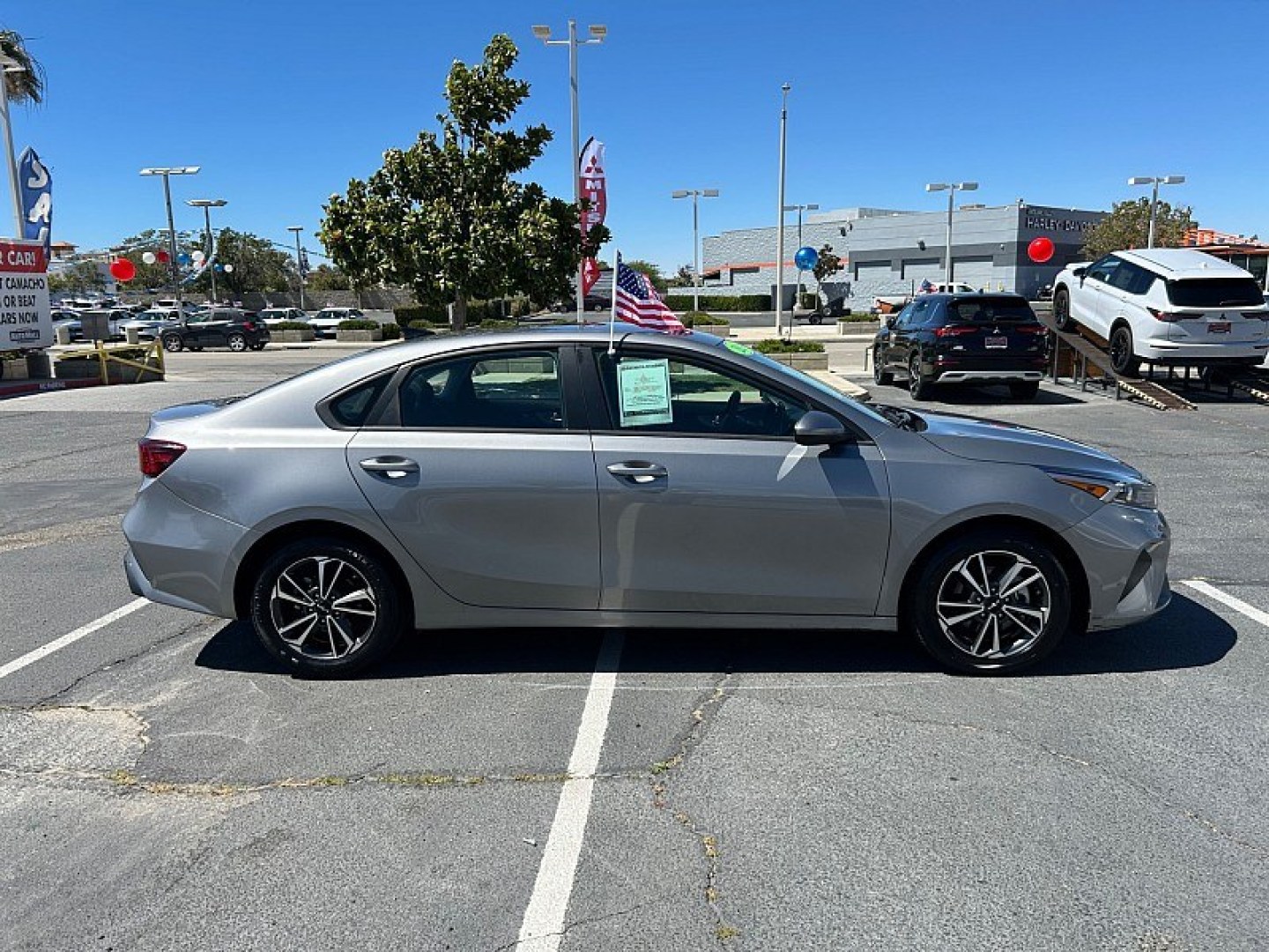 2024 Gray Kia Forte (3KPF24AD0RE) with an 4-Cyl 2.0 Liter engine, Automatic IVT transmission, located at 412 Auto Vista Drive, Palmdale, 93551, (661) 945-0620, 34.592636, -118.136681- Photo#3