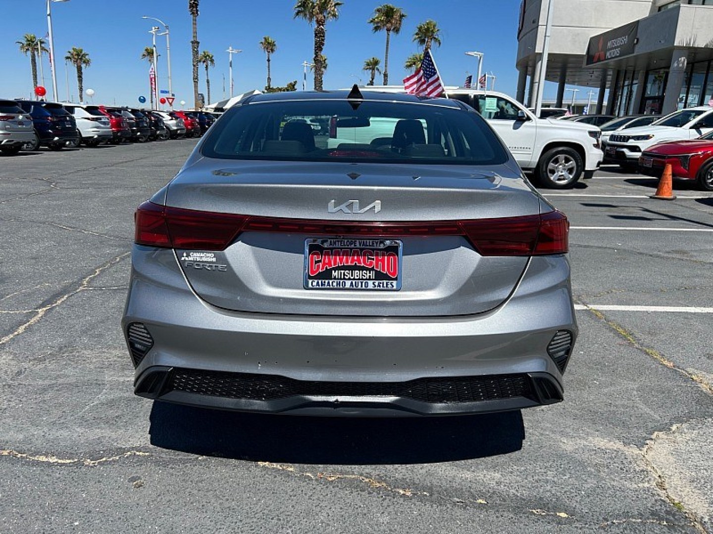 2024 Gray Kia Forte (3KPF24AD0RE) with an 4-Cyl 2.0 Liter engine, Automatic IVT transmission, located at 412 Auto Vista Drive, Palmdale, 93551, (661) 945-0620, 34.592636, -118.136681- Photo#5