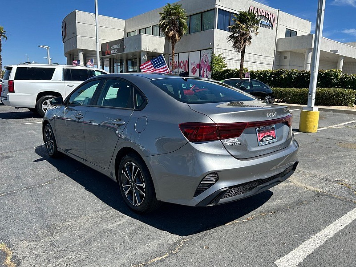 2024 Gray Kia Forte (3KPF24AD0RE) with an 4-Cyl 2.0 Liter engine, Automatic IVT transmission, located at 412 Auto Vista Drive, Palmdale, 93551, (661) 945-0620, 34.592636, -118.136681- Photo#6