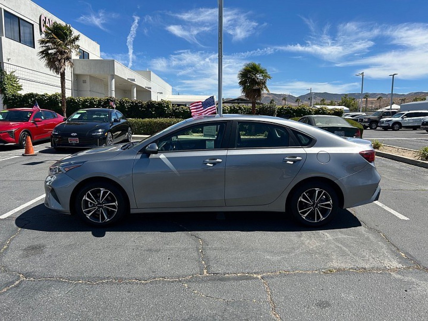 2024 Gray Kia Forte (3KPF24AD0RE) with an 4-Cyl 2.0 Liter engine, Automatic IVT transmission, located at 412 Auto Vista Drive, Palmdale, 93551, (661) 945-0620, 34.592636, -118.136681- Photo#7