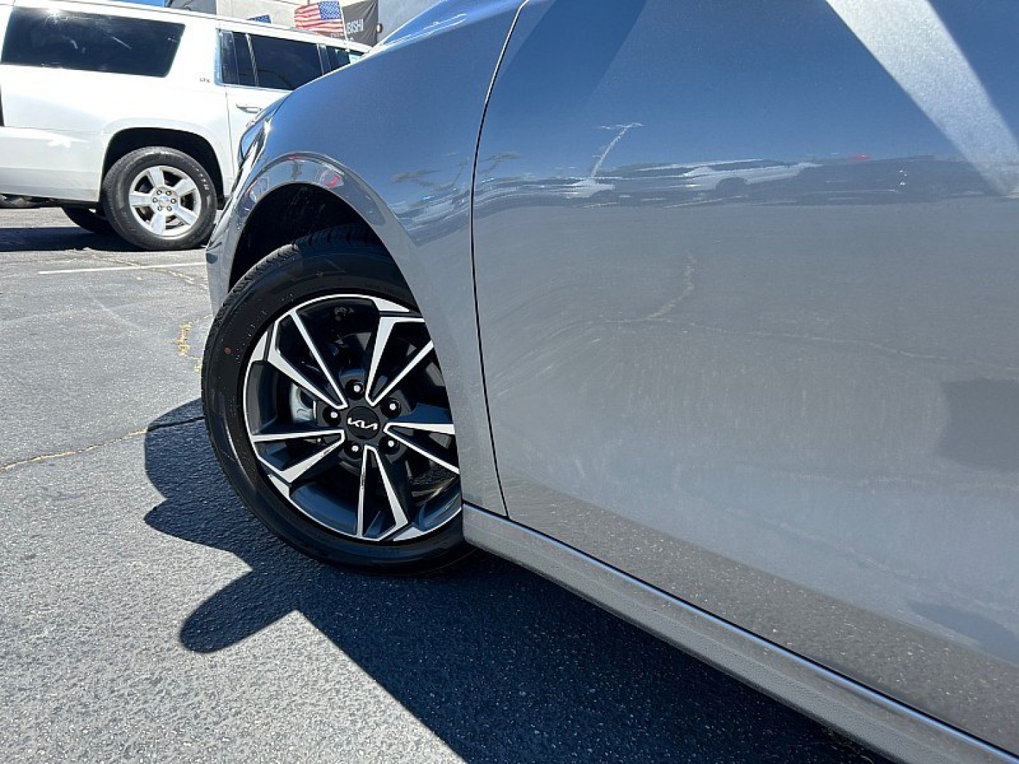 2024 Gray Kia Forte (3KPF24AD0RE) with an 4-Cyl 2.0 Liter engine, Automatic IVT transmission, located at 412 Auto Vista Drive, Palmdale, 93551, (661) 945-0620, 34.592636, -118.136681- Photo#10