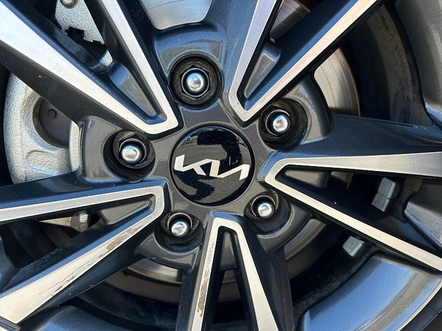 2024 Gray Kia Forte (3KPF24AD0RE) with an 4-Cyl 2.0 Liter engine, Automatic IVT transmission, located at 412 Auto Vista Drive, Palmdale, 93551, (661) 945-0620, 34.592636, -118.136681- Photo#11