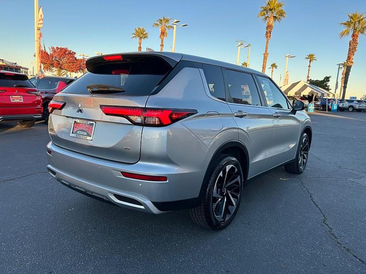 2024 SILVER Mitsubishi Outlander (JA4J3VA8XRZ) with an 4-Cyl 2.5 Liter engine, Automatic CVT transmission, located at 412 Auto Vista Drive, Palmdale, 93551, (661) 945-0620, 34.592636, -118.136681- Photo#2