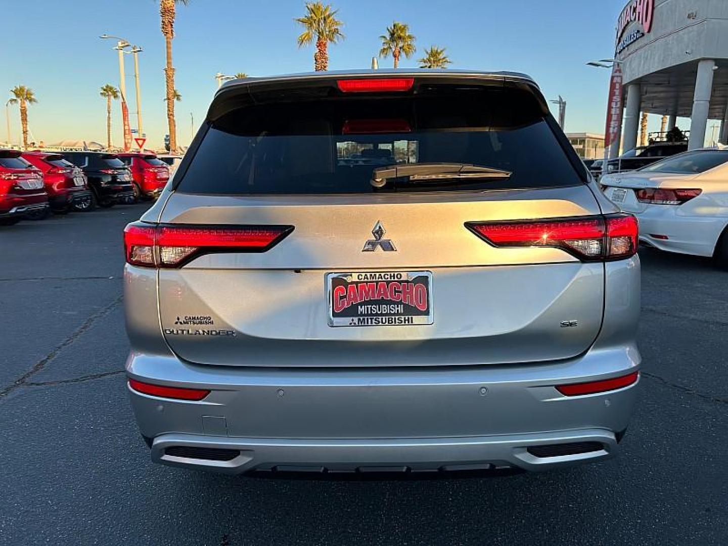 2024 SILVER Mitsubishi Outlander (JA4J3VA8XRZ) with an 4-Cyl 2.5 Liter engine, Automatic CVT transmission, located at 412 Auto Vista Drive, Palmdale, 93551, (661) 945-0620, 34.592636, -118.136681- Photo#3