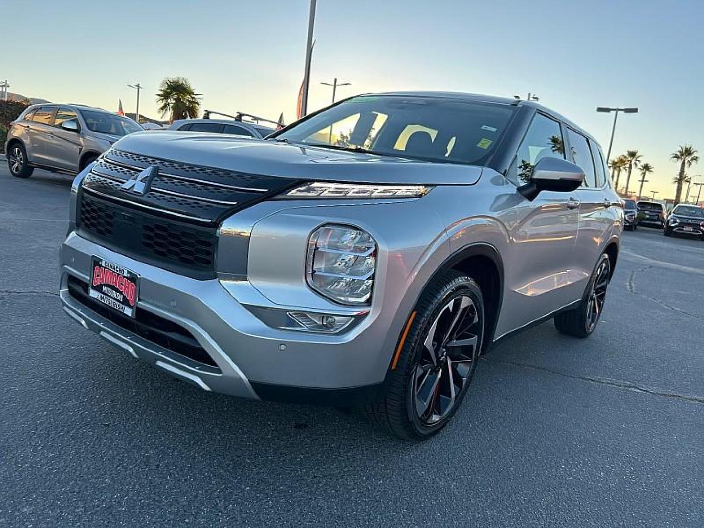 2024 SILVER Mitsubishi Outlander (JA4J3VA8XRZ) with an 4-Cyl 2.5 Liter engine, Automatic CVT transmission, located at 412 Auto Vista Drive, Palmdale, 93551, (661) 945-0620, 34.592636, -118.136681- Photo#6