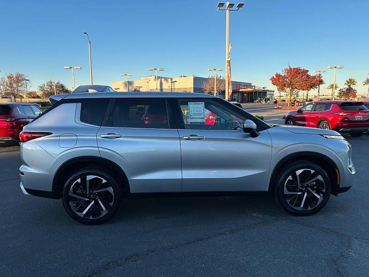 2024 SILVER Mitsubishi Outlander (JA4J3VA8XRZ) with an 4-Cyl 2.5 Liter engine, Automatic CVT transmission, located at 412 Auto Vista Drive, Palmdale, 93551, (661) 945-0620, 34.592636, -118.136681- Photo#8