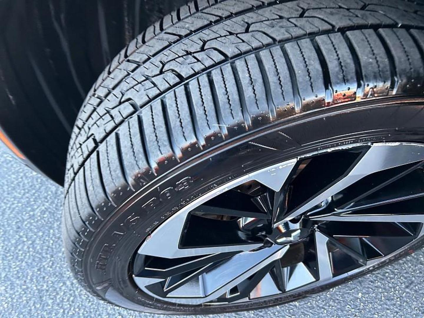2024 SILVER Mitsubishi Outlander (JA4J3VA8XRZ) with an 4-Cyl 2.5 Liter engine, Automatic CVT transmission, located at 412 Auto Vista Drive, Palmdale, 93551, (661) 945-0620, 34.592636, -118.136681- Photo#11