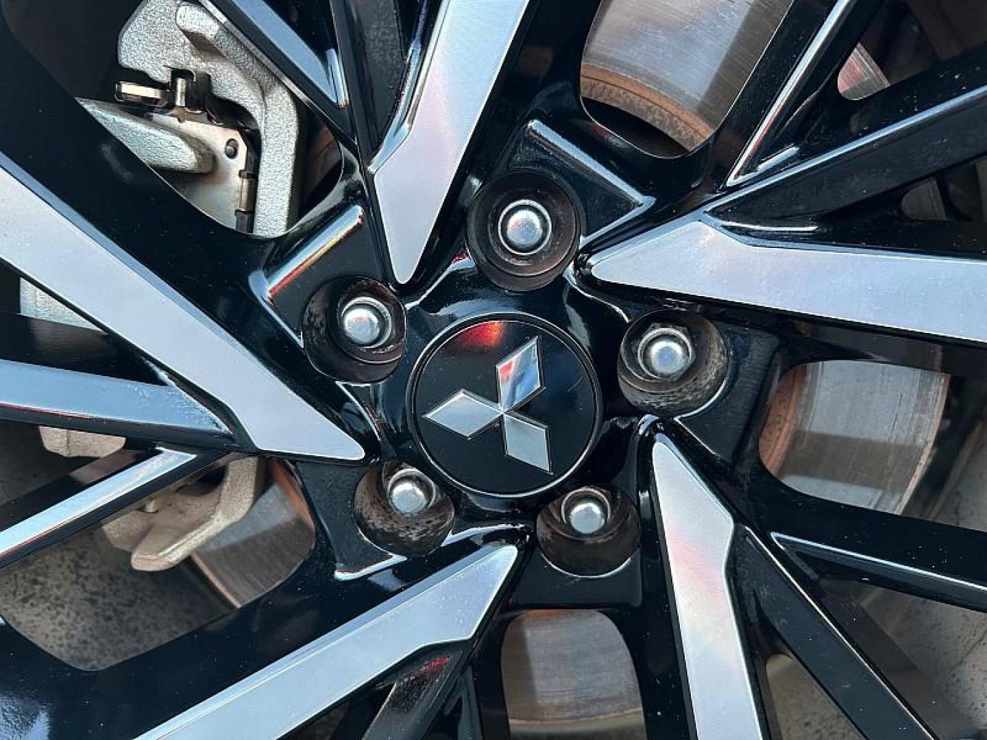 2024 SILVER Mitsubishi Outlander (JA4J3VA8XRZ) with an 4-Cyl 2.5 Liter engine, Automatic CVT transmission, located at 412 Auto Vista Drive, Palmdale, 93551, (661) 945-0620, 34.592636, -118.136681- Photo#12