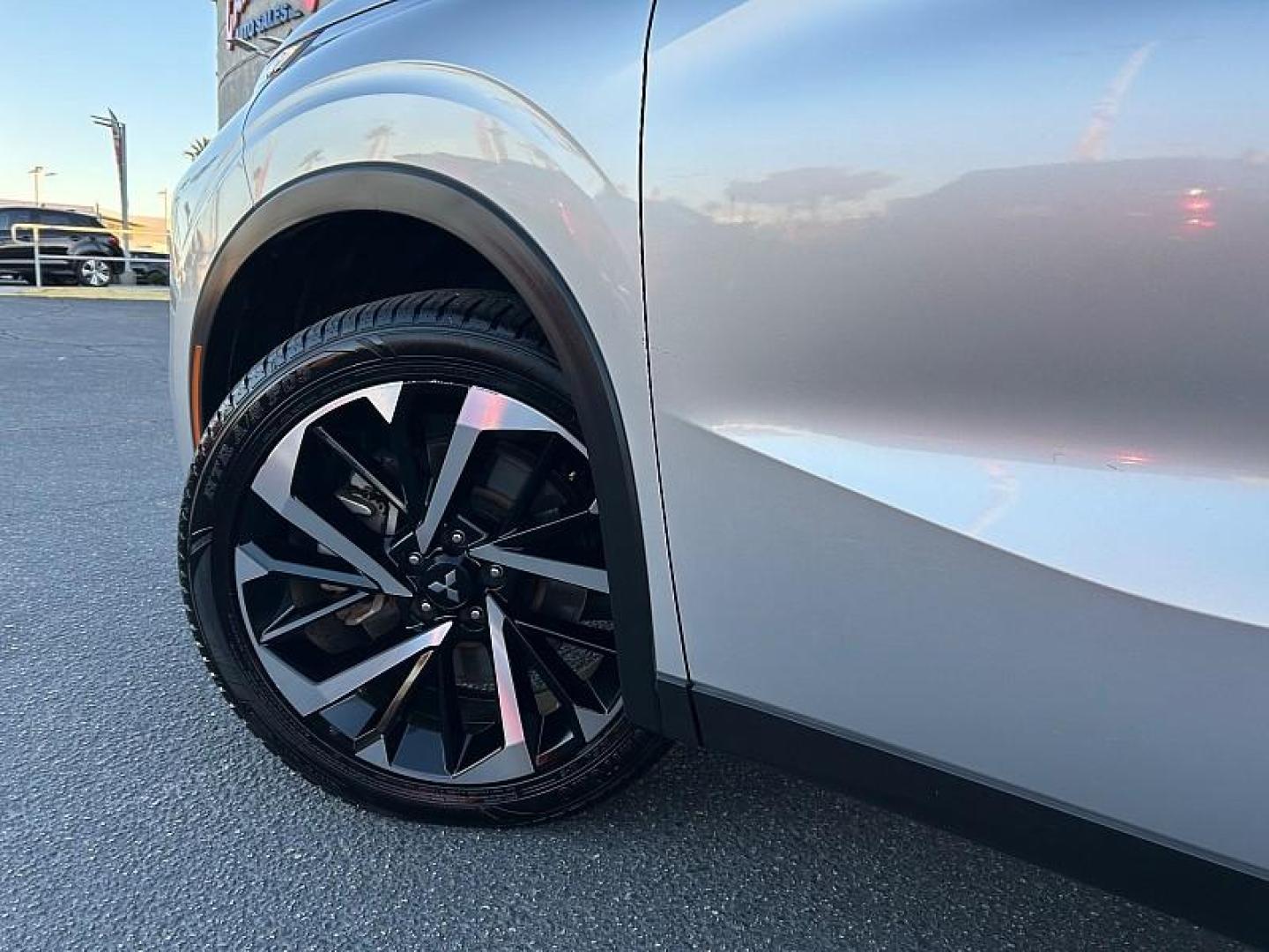 2024 SILVER Mitsubishi Outlander (JA4J3VA8XRZ) with an 4-Cyl 2.5 Liter engine, Automatic CVT transmission, located at 412 Auto Vista Drive, Palmdale, 93551, (661) 945-0620, 34.592636, -118.136681- Photo#13