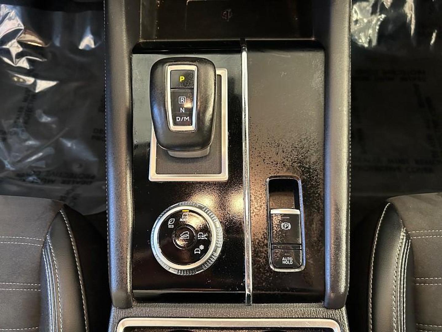 2024 SILVER Mitsubishi Outlander (JA4J3VA8XRZ) with an 4-Cyl 2.5 Liter engine, Automatic CVT transmission, located at 412 Auto Vista Drive, Palmdale, 93551, (661) 945-0620, 34.592636, -118.136681- Photo#19
