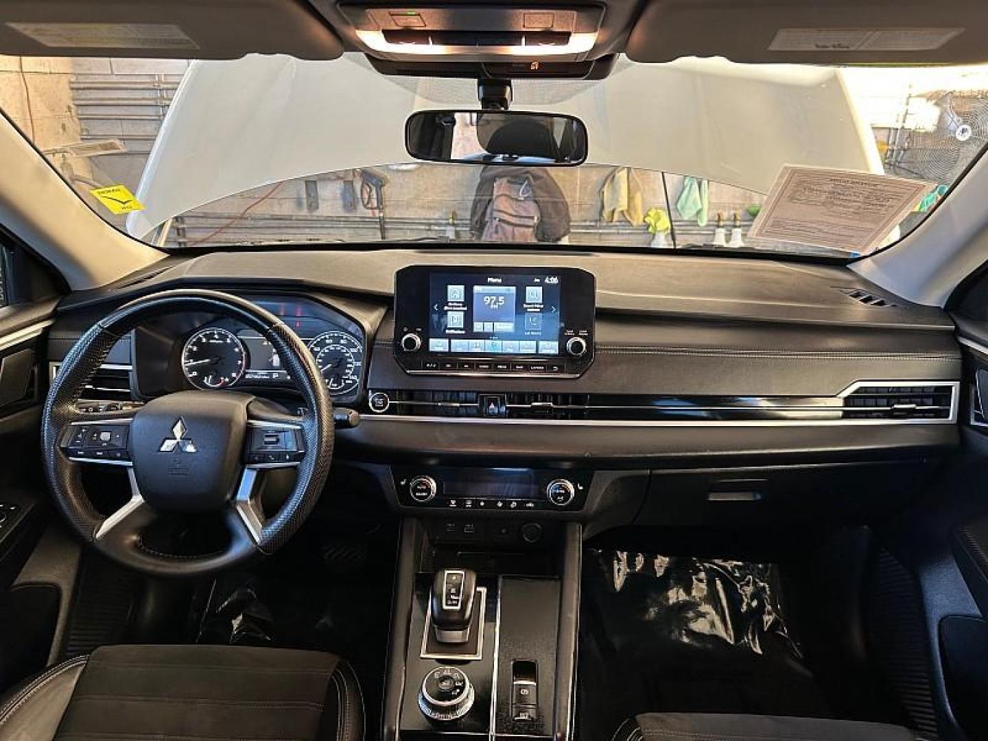 2024 SILVER Mitsubishi Outlander (JA4J3VA8XRZ) with an 4-Cyl 2.5 Liter engine, Automatic CVT transmission, located at 412 Auto Vista Drive, Palmdale, 93551, (661) 945-0620, 34.592636, -118.136681- Photo#23