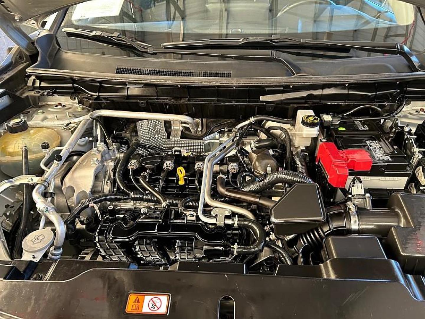 2024 SILVER Mitsubishi Outlander (JA4J3VA8XRZ) with an 4-Cyl 2.5 Liter engine, Automatic CVT transmission, located at 412 Auto Vista Drive, Palmdale, 93551, (661) 945-0620, 34.592636, -118.136681- Photo#26